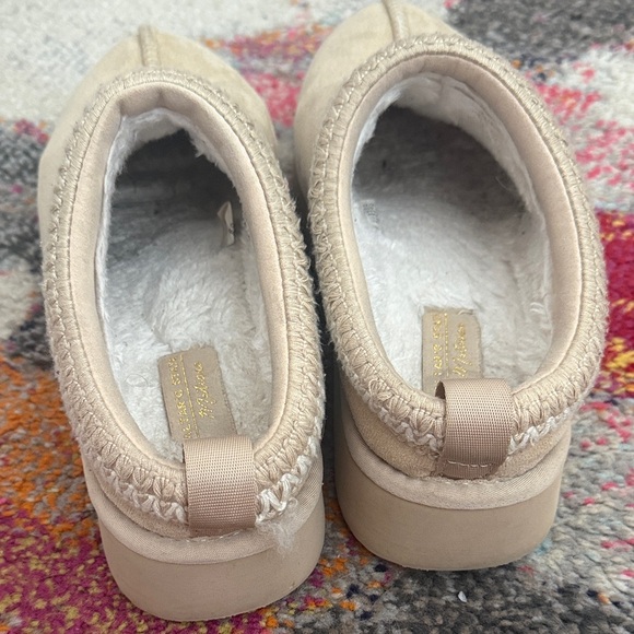 Platform Slippers - Picture 2 of 5